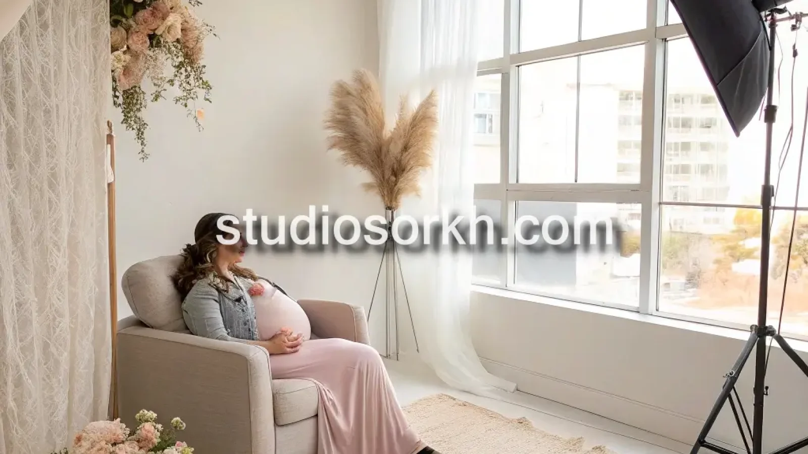عکس استودیو سرخ آتلیه عکس بارداری در مشهد بلوار سجاد
